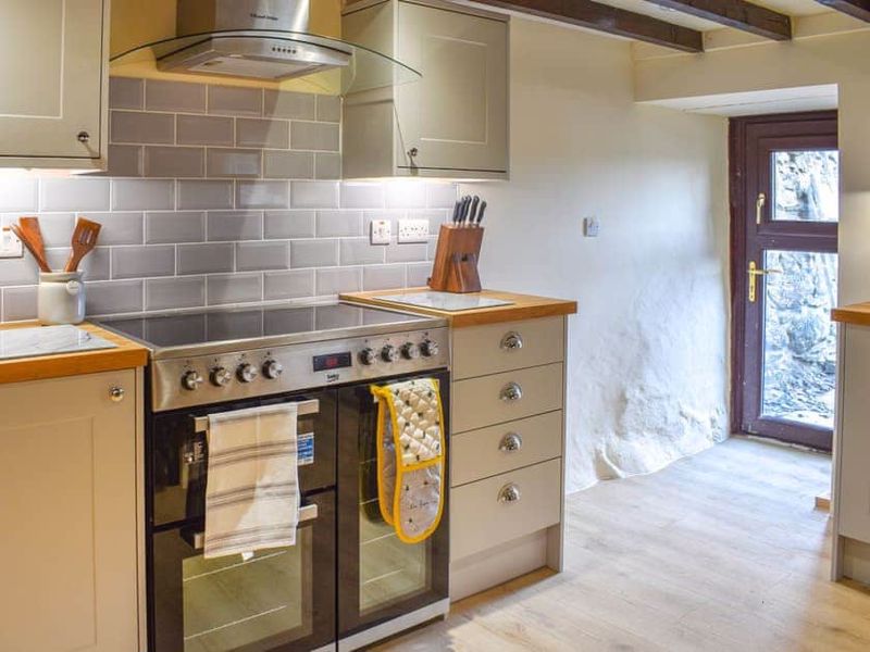 Kitchen- click for photo gallery